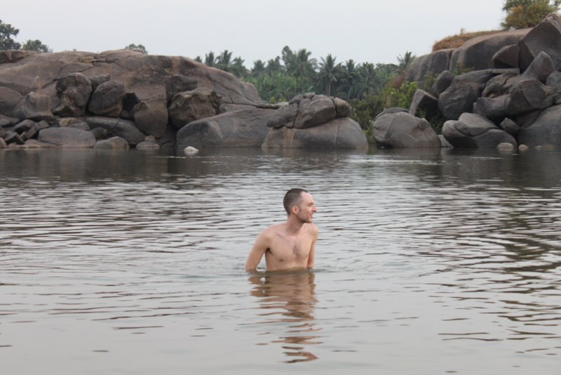 India 2010 - Hampi - Virupapur Gaddi - Swimming Lake